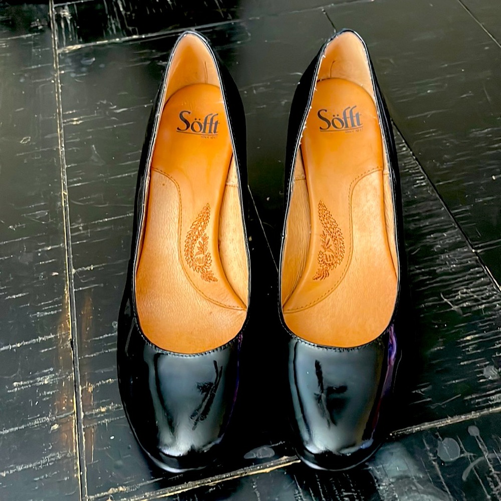 Sofft- Patent leather, platform pump, size 10W